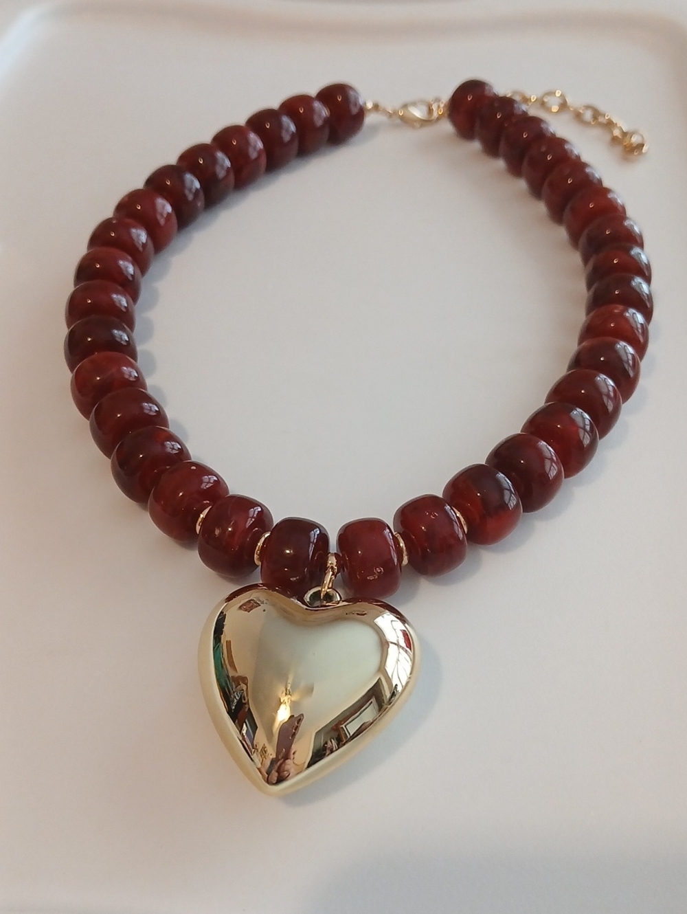 Fashion Jewelry Deep Red Bead Necklace with Gold Heart Pendant